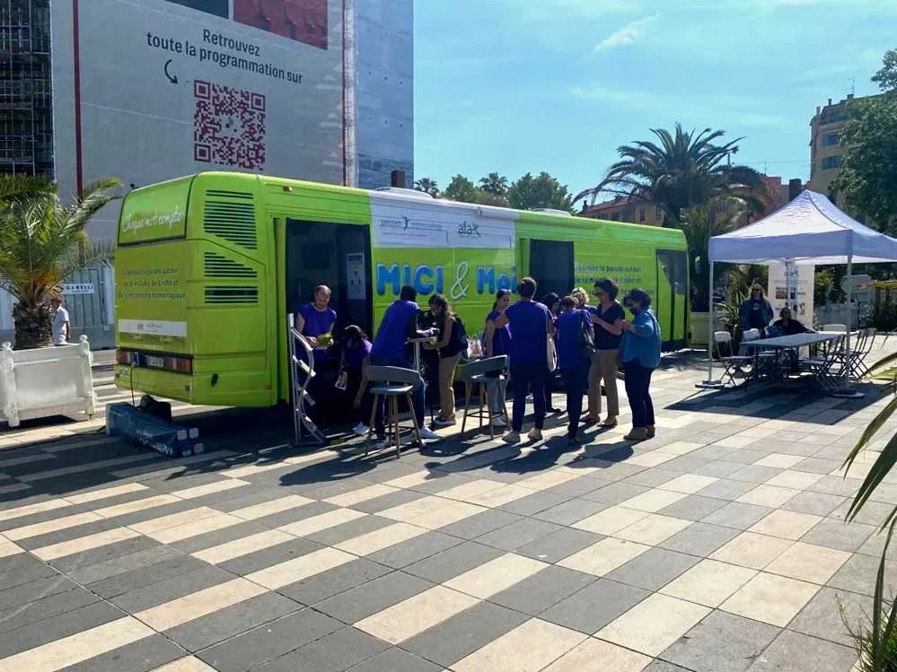 Le bus MICI se déplace en France à la rencontre des patients