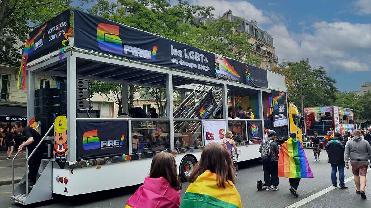 Char Gay Pride roadshow Paris 2022